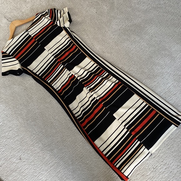 Boutique dress- form fitting, like new. Size large - Picture 3 of 6